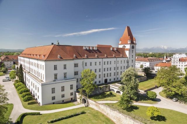 Vláčikom na horu Schneeberg, slávne buchty a mestečko Wiener Neustadt