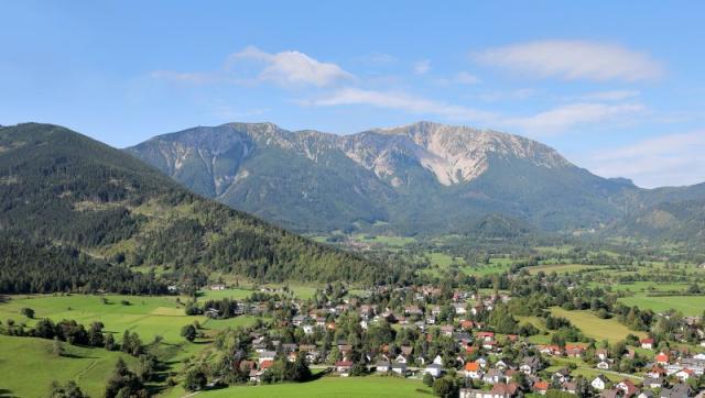 Vláčikom na horu Schneeberg, slávne buchty a mestečko Wiener Neustadt