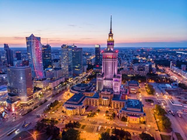 Varšava, mesto plné kontrastov Letecky
