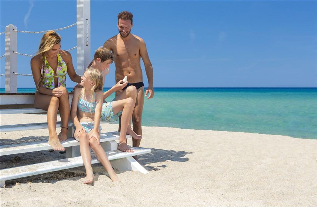47tris_Dune_famiglia_spiaggia_casetta_RGB.jpg