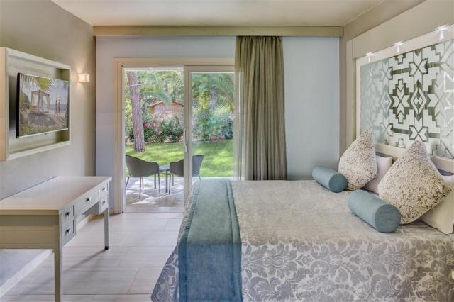 Hotel_Le Palme_Deluxe Bungalow_Tyson.jpg