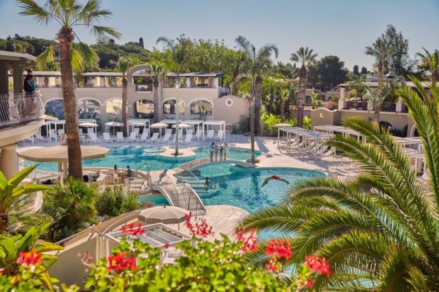Oasis Pool11.jfif