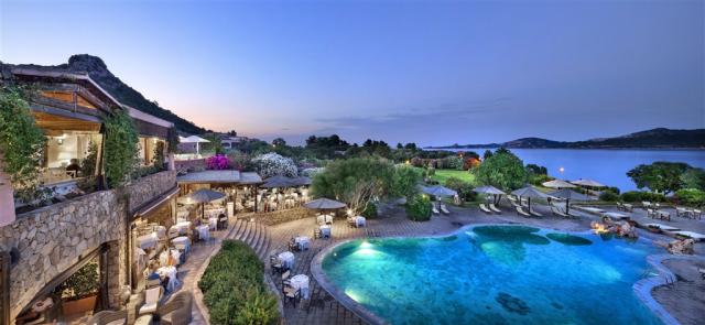 7_Falco_piscina_pano_notturna_mod_no_ombrello_RGB_.jpg