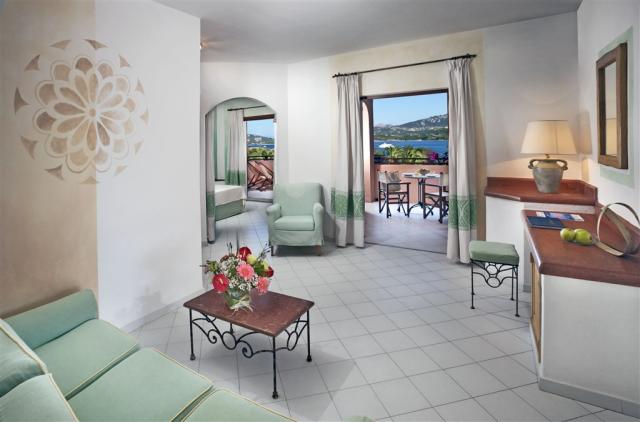 13_Falco_j.suite_il borgo_vm_da_salottoRGB.jpg