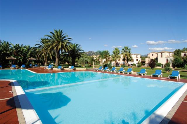 RESIDENCE BAIA DELLE PALME_BAZÉN .jpg