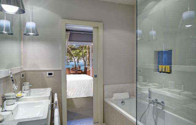 FVR_Castello_Executive_Mare_bathroom.jfif