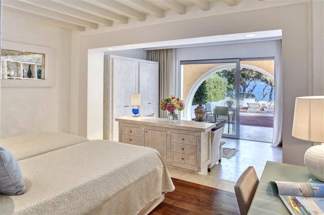 Hotel Castello_PrestigePlusBedroom.jpg