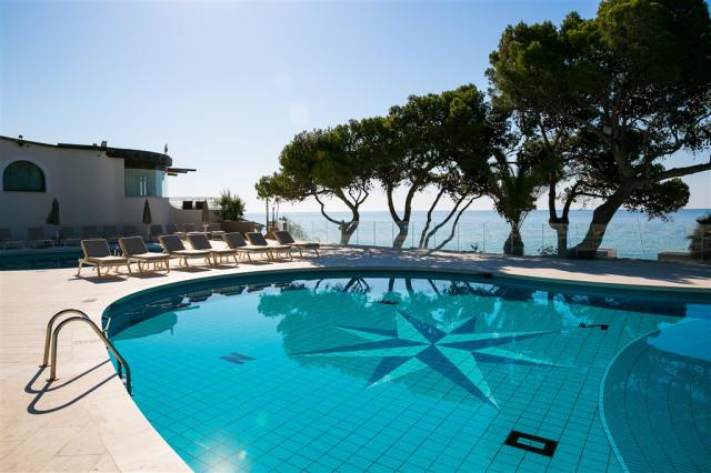FORTE VILLAGE RESORT- HOTEL CASTELLO_BAZÉNC.jpg