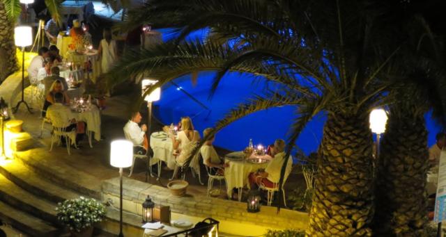 HOTEL_COSTA_DEI_FIORI_VENKOVNI_RESTAURACE.jpg
