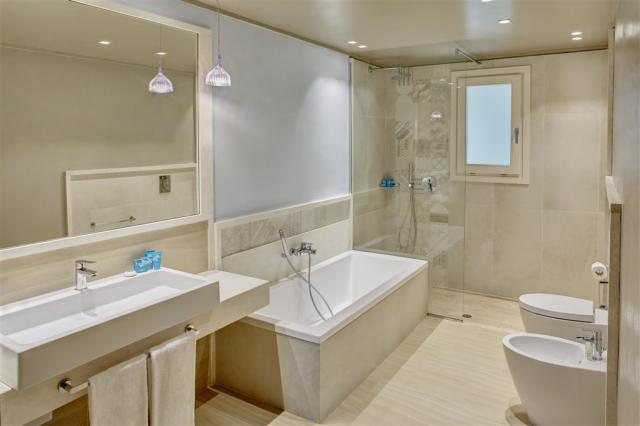 FVR_Bounganville_Bathroom.jpg
