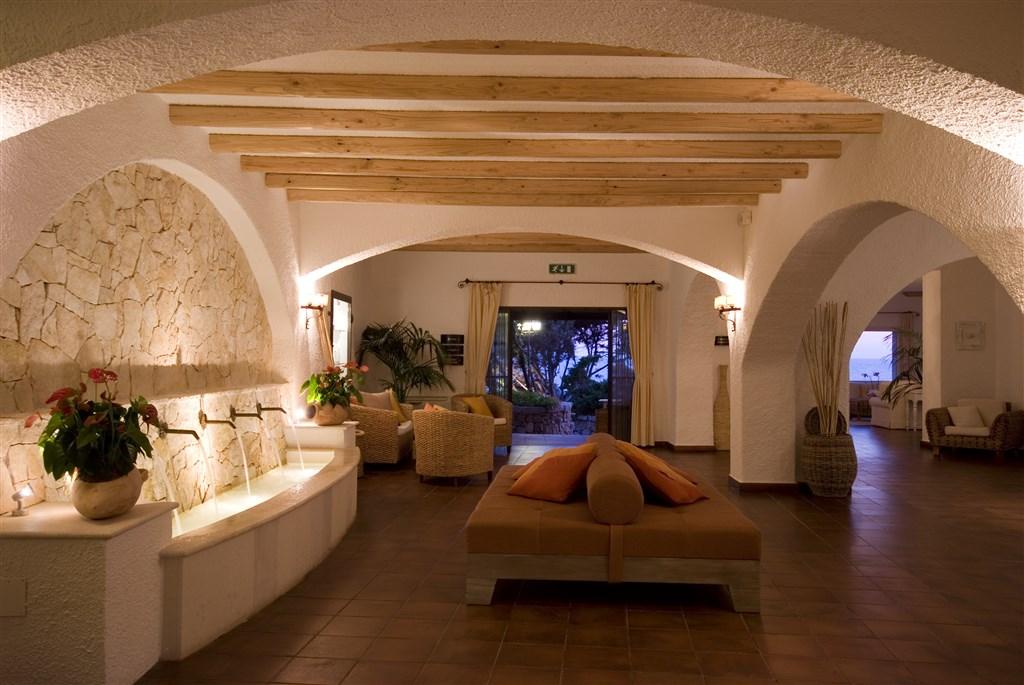 COLONNA GRAND HOTEL CAPO TESTA hala1.jpg