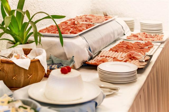 Buffet Breakfast 3_CT.jpg