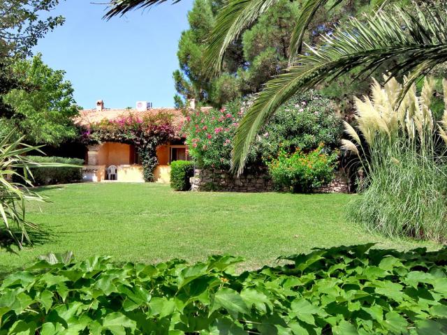 COLONNA_DU_GOLF_pokoje_exterier.jpg