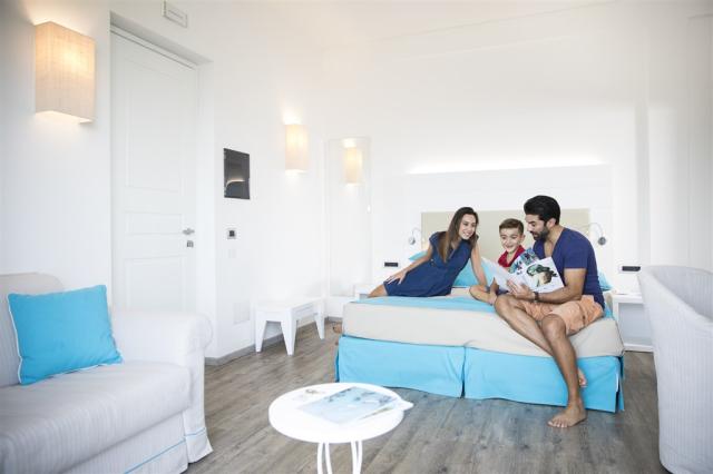 Junior Suite Sea View 2.jpg