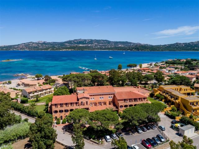 BLU_HOTEL_LACONIA_Outside (3).JPG