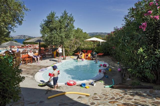 MINICLUB piscina.jpg
