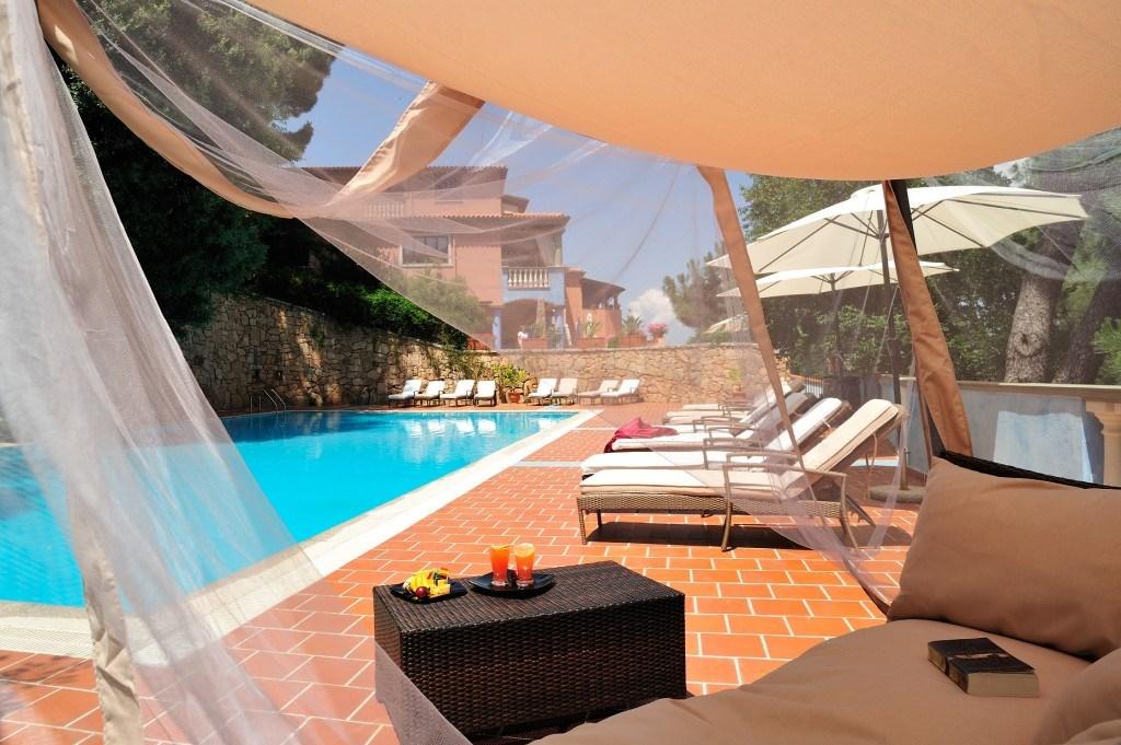 panoramica-piscina-con-libro1-1024x681.jpg