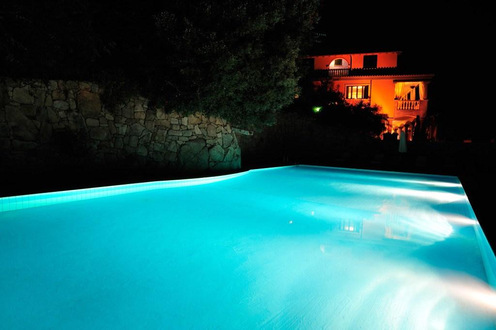 Panoramica-piscina-di-sera-1024x681.jpg