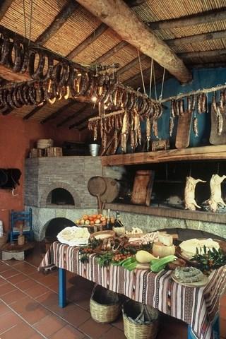 Cucina-con-salumi.jpg