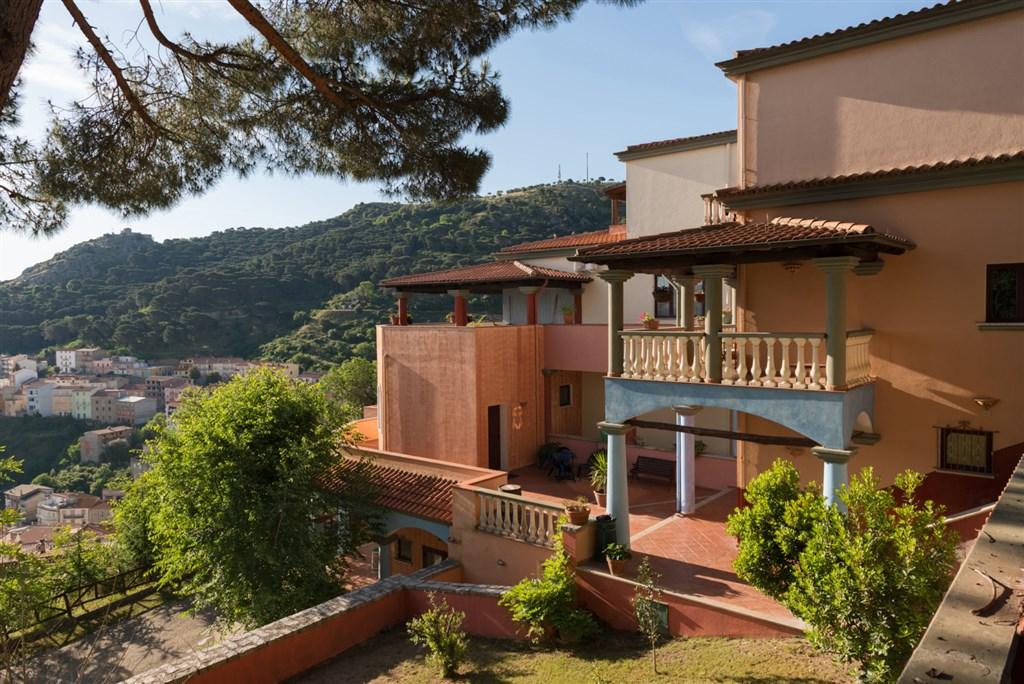 Lhotel-e-il-panorama-con-SantElia-e1459335427779.jpg