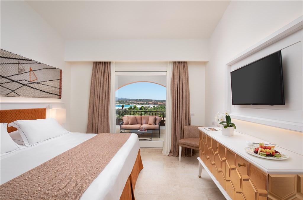 Deluxe Room (1).jpg