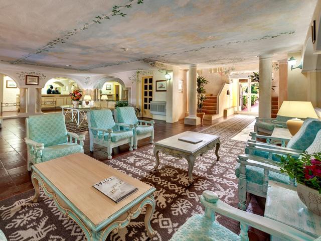 COLONNA_BEACH_HOTEL_MARINELLA_recepce.jpg