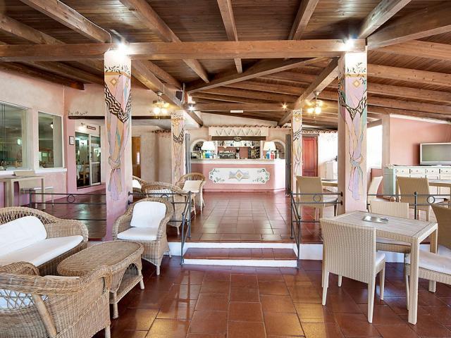 COLONNA_BEACH_HOTEL_MARINELLA_bar1.jpg