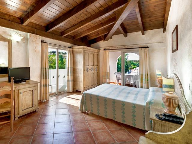 COLONNA_BEACH_HOTEL_MARINELLA_standardvistacollina3.jpg