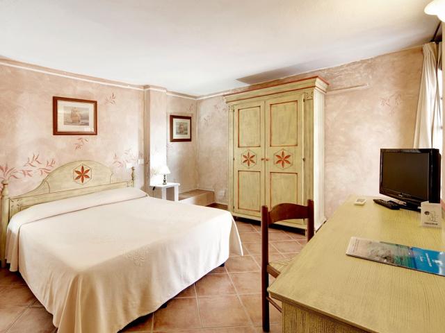 COLONNA_BEACH_HOTEL_MARINELLA_camerecb2.jpg