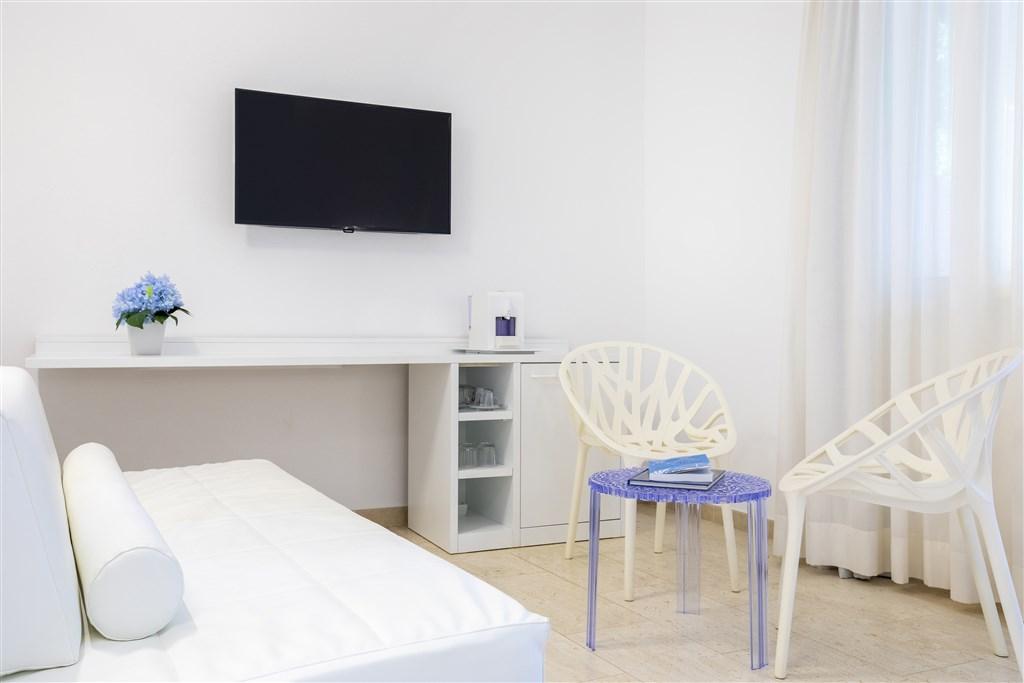 TIR_Room_Modern_Two_Bedroom_Garden_02.jpg