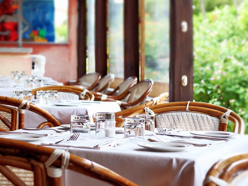 COLONNA_COUNTRY_restaurace_terasa.jpg