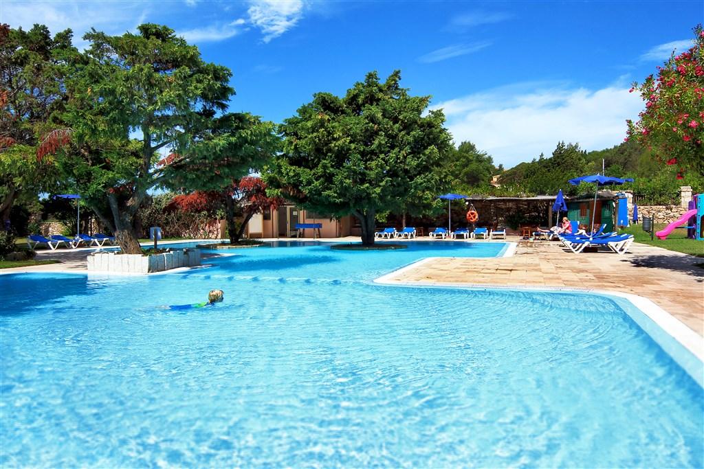 COLONNA_COUNTRY_Piscina Sporting 1.jpg