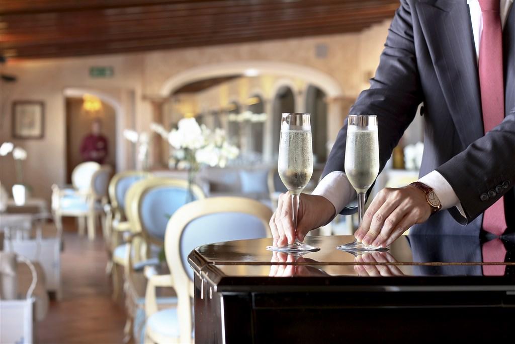 COLONNA_RESORT_piano_bar.jpg