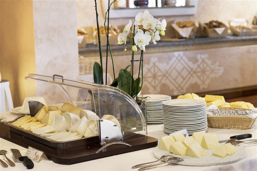 COLONNA_RESORT_restaurace_Breakfast Buffet 1.jpg