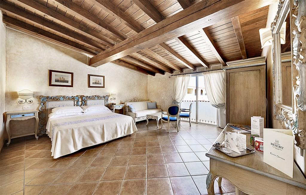 COLONNA_RESORT_Room_DeluxeVistaMare3.jpg