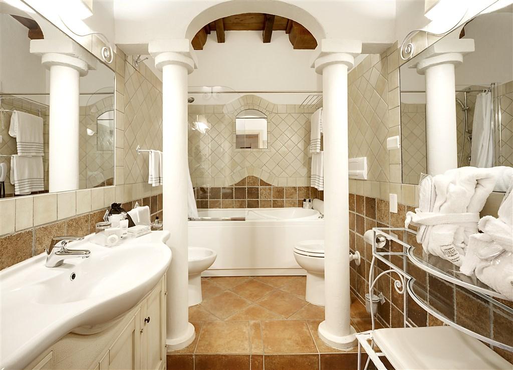 COLONNA_RESORT_Room_BagnoDeluxe.jpg