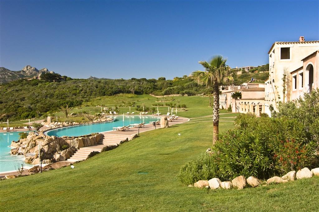 COLONNA_RESORT_Pool Area_4.jpg