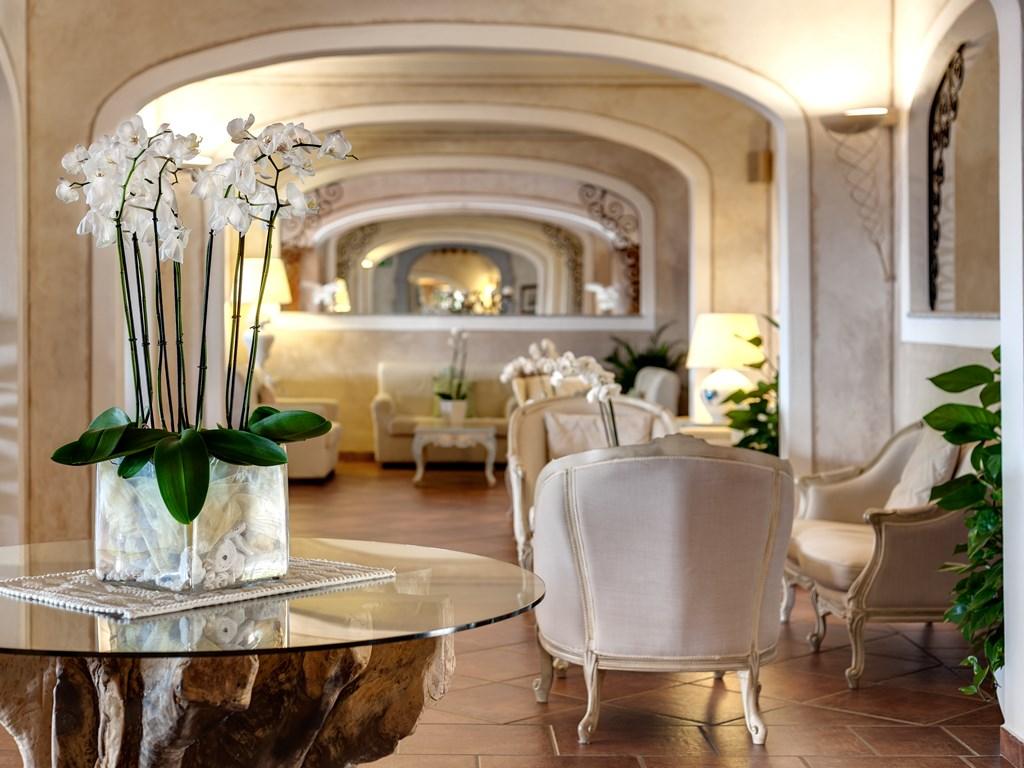 COLONNA_RESORT_hala2.jpg
