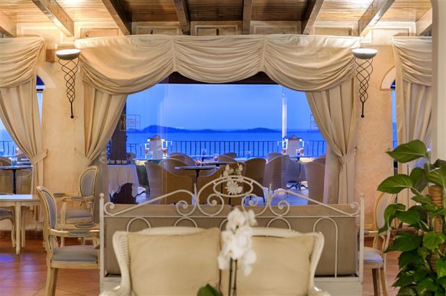 COLONNA_RESORT_Colonna_Terrace.jpg
