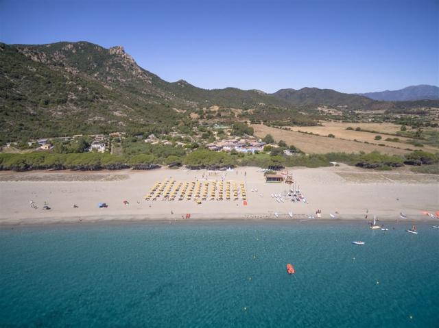 Perdepera vista spiaggia dal mare.jpg