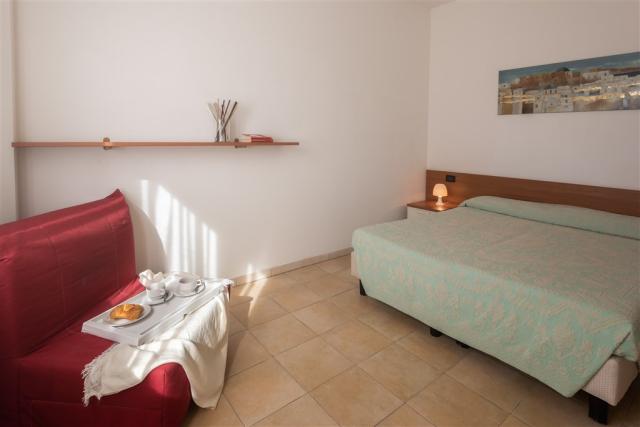 B3 bedroom 1 (2).jpg