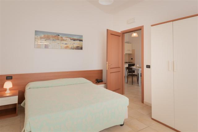 B3 bedroom 1 (3).jpg