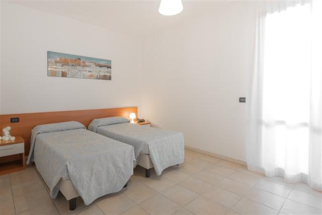 T6 bedroom 2.jpg
