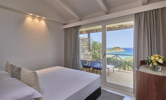 Baia di Chia Resort Sardinia_King Deluxe Room with Sea View _Be