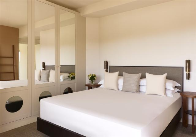 Baia di Chia Resort Sardinia_Suite Incanto_Bedroom2.jpg