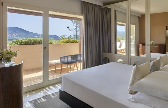 Baia di Chia Resort Sardinia_Suite Incanto_Bedroom.jpg