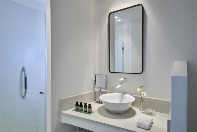Baia di Chia Resort Sardinia_Suite Incanto_Bathroom.jpg