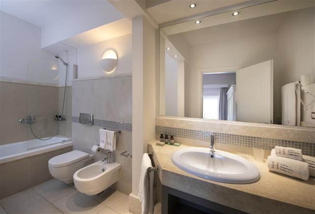 Chia Laguna-Hotel Village_Superior Room_Bathroom with bathtub.j