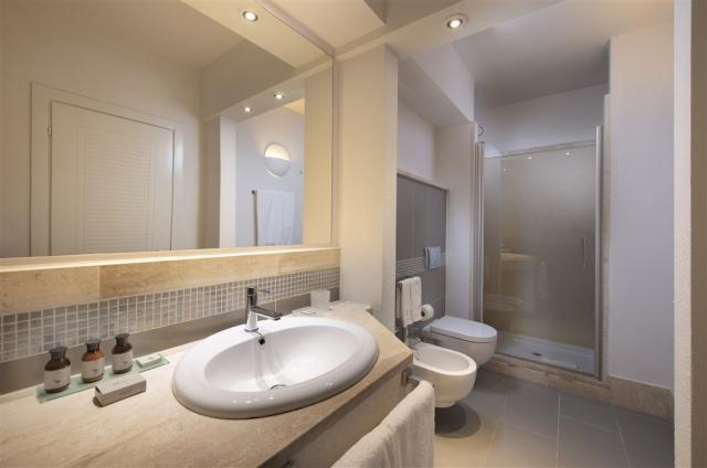Chia Laguna_Hotel Village_Superior Room4_Bathroom.jpg