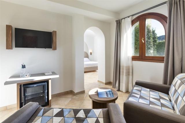 Junior Suite-2.jpg